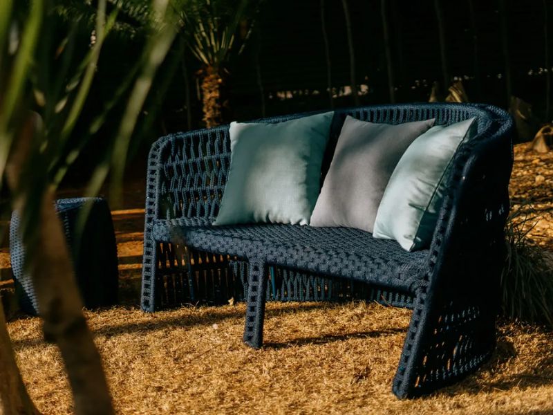 sofá redondo para área externa com tecido